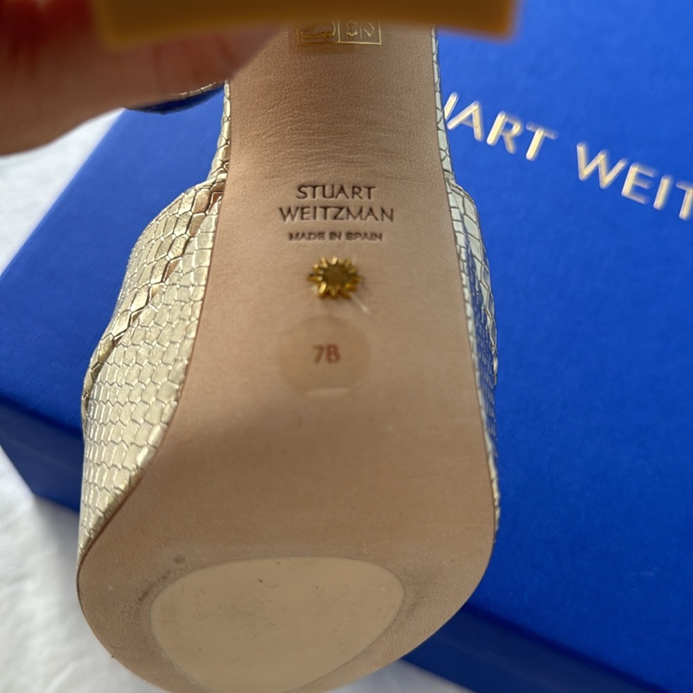 Stuart Weitzman - Picture 5 of 7
